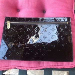 Authentic Vernis Louis Vuitton Monogram Pochette